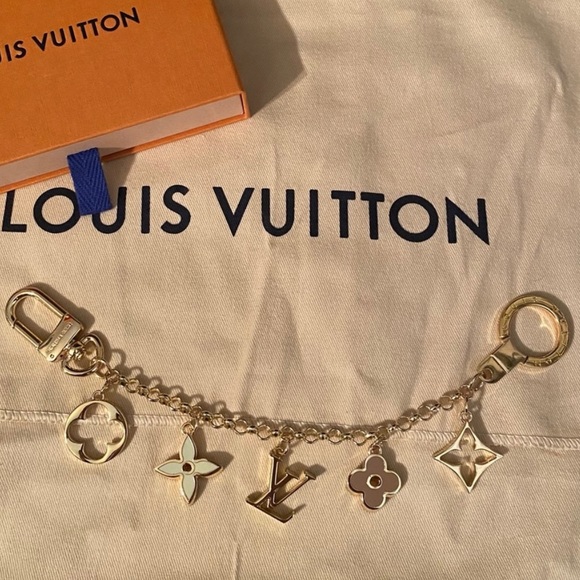 👑✅PRICE FIRM✅AUTHENTIC Louis Vuitton Fleur De Charm Accessory - Picture 3 of 17